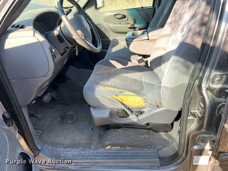 image for item KV9925 2003 Ford F150 SuperCrew pickup truck