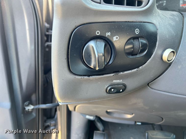 image for item KV9925 2003 Ford F150 SuperCrew pickup truck