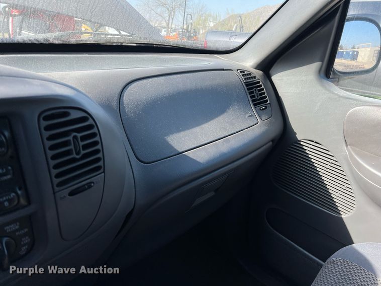 image for item KV9925 2003 Ford F150 SuperCrew pickup truck