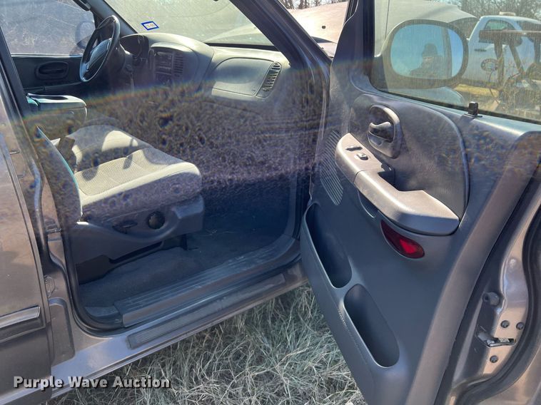 image for item KV9925 2003 Ford F150 SuperCrew pickup truck