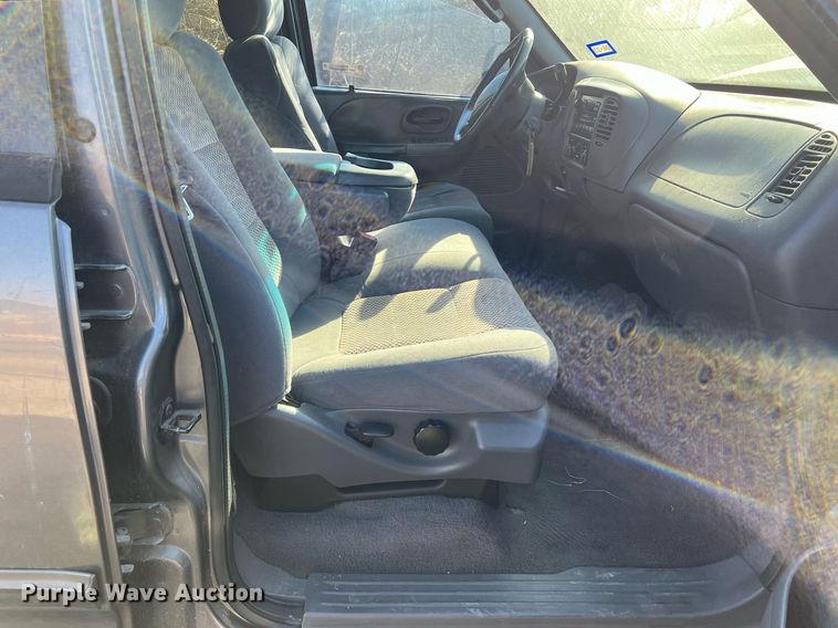 image for item KV9925 2003 Ford F150 SuperCrew pickup truck