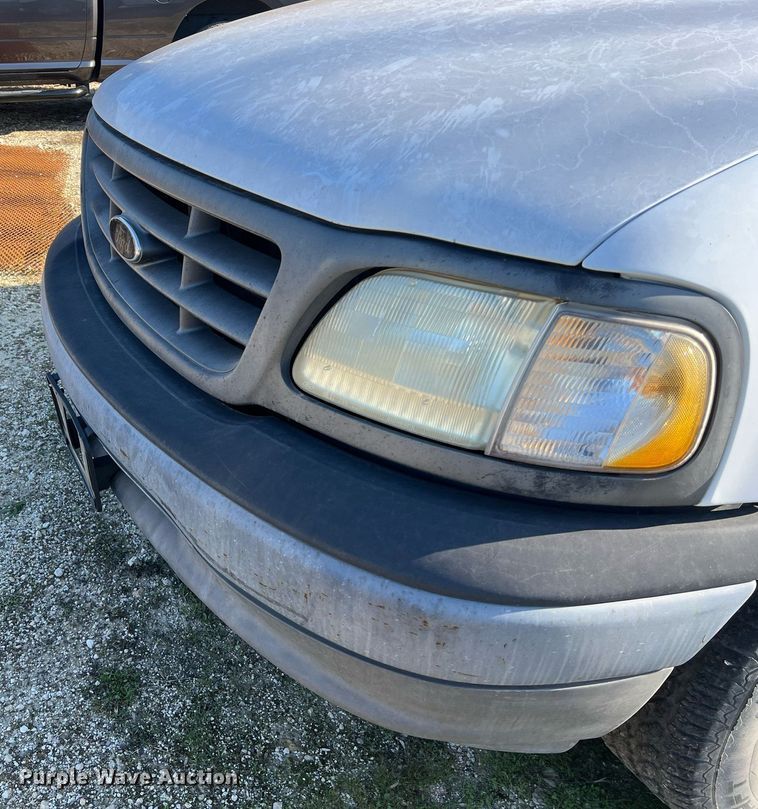 image for item KV9927 2003 Ford F150 SuperCab pickup truck