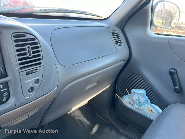 image for item KV9927 2003 Ford F150 SuperCab pickup truck