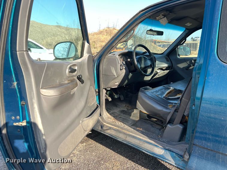 image for item KV9928 2001 Ford F150 SuperCab pickup truck