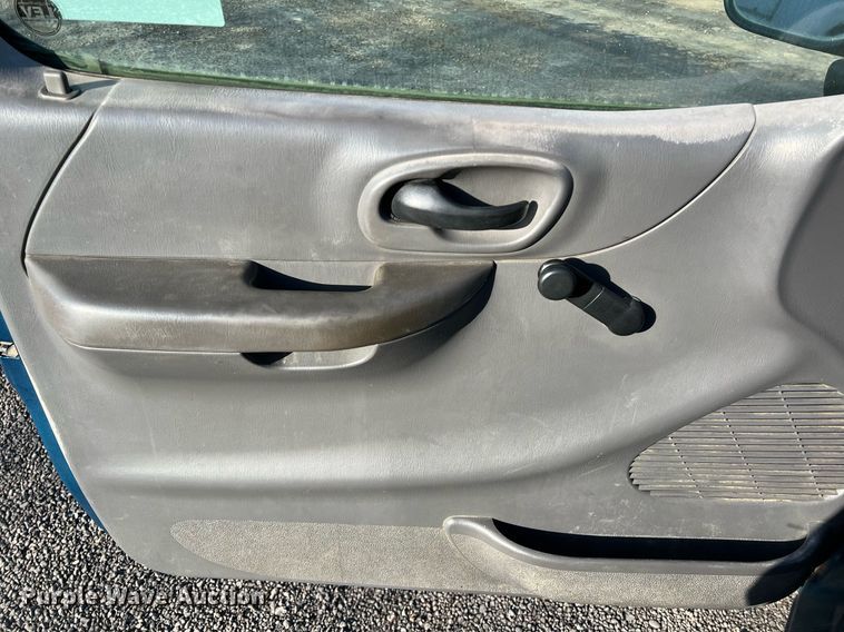 image for item KV9928 2001 Ford F150 SuperCab pickup truck