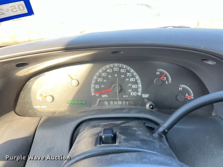 image for item KV9928 2001 Ford F150 SuperCab pickup truck