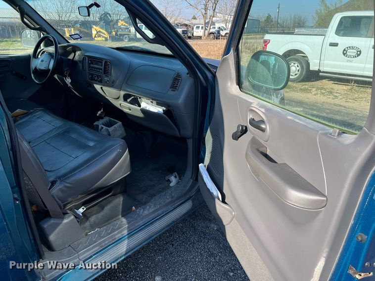 image for item KV9928 2001 Ford F150 SuperCab pickup truck