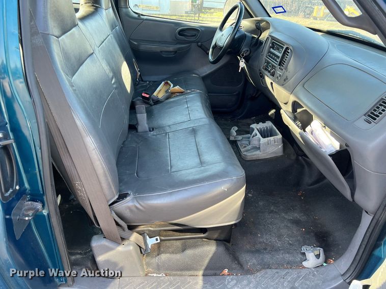 image for item KV9928 2001 Ford F150 SuperCab pickup truck