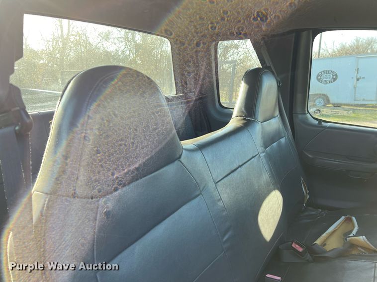 image for item KV9928 2001 Ford F150 SuperCab pickup truck