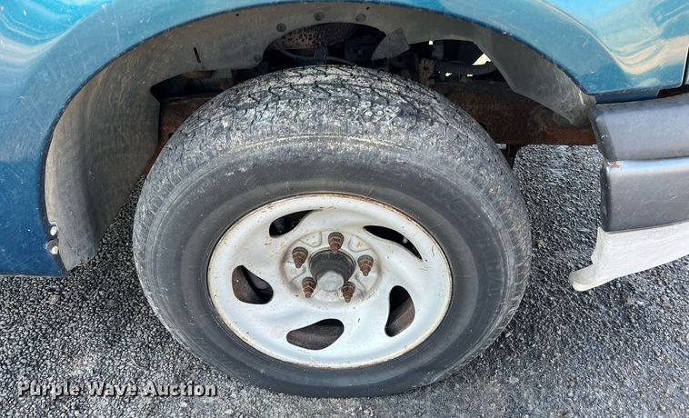 image for item KV9928 2001 Ford F150 SuperCab pickup truck