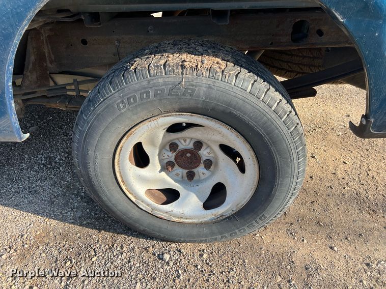 image for item KV9928 2001 Ford F150 SuperCab pickup truck