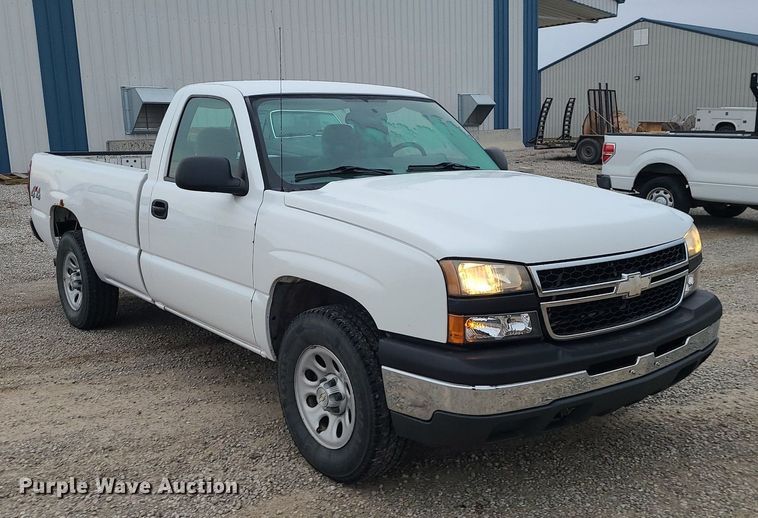 image for item LJ9467 2006 Chevrolet Silverado 1500 pickup truck