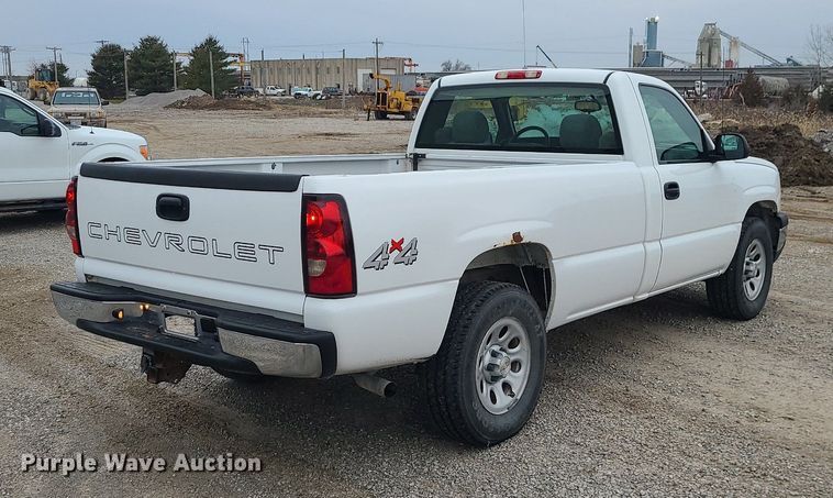 image for item LJ9467 2006 Chevrolet Silverado 1500 pickup truck