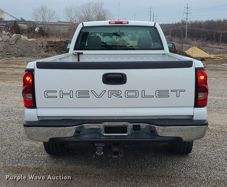 image for item LJ9467 2006 Chevrolet Silverado 1500 pickup truck