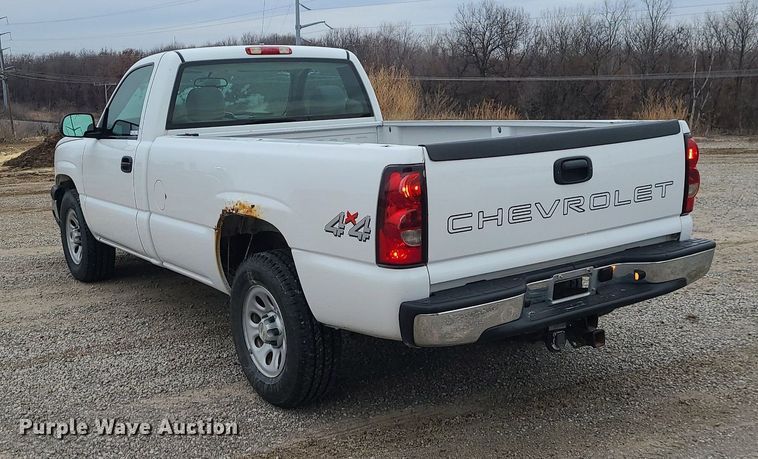 image for item LJ9467 2006 Chevrolet Silverado 1500 pickup truck