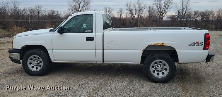 image for item LJ9467 2006 Chevrolet Silverado 1500 pickup truck