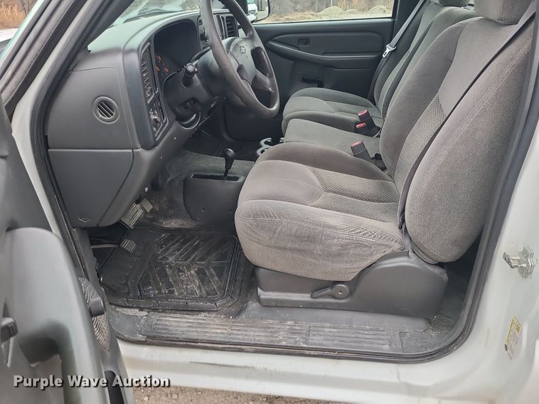 image for item LJ9467 2006 Chevrolet Silverado 1500 pickup truck