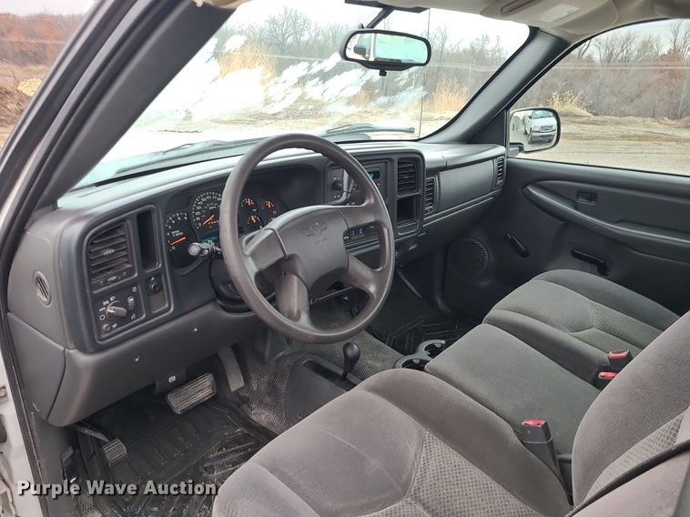 image for item LJ9467 2006 Chevrolet Silverado 1500 pickup truck