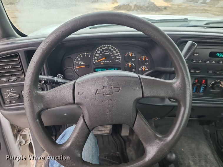 image for item LJ9467 2006 Chevrolet Silverado 1500 pickup truck