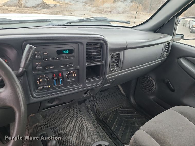 image for item LJ9467 2006 Chevrolet Silverado 1500 pickup truck