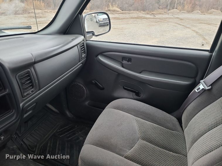 image for item LJ9467 2006 Chevrolet Silverado 1500 pickup truck