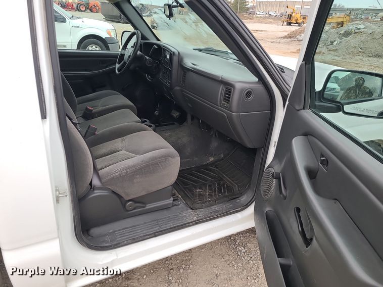 image for item LJ9467 2006 Chevrolet Silverado 1500 pickup truck