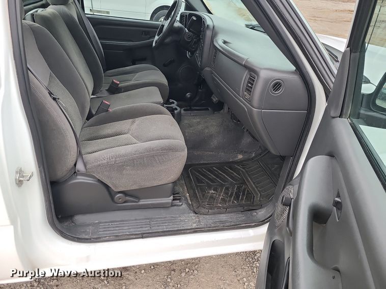 image for item LJ9467 2006 Chevrolet Silverado 1500 pickup truck