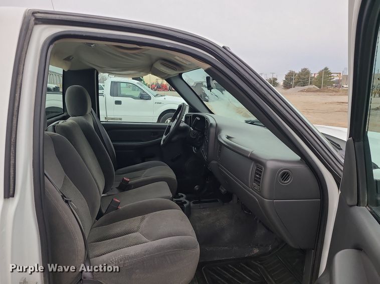 image for item LJ9467 2006 Chevrolet Silverado 1500 pickup truck