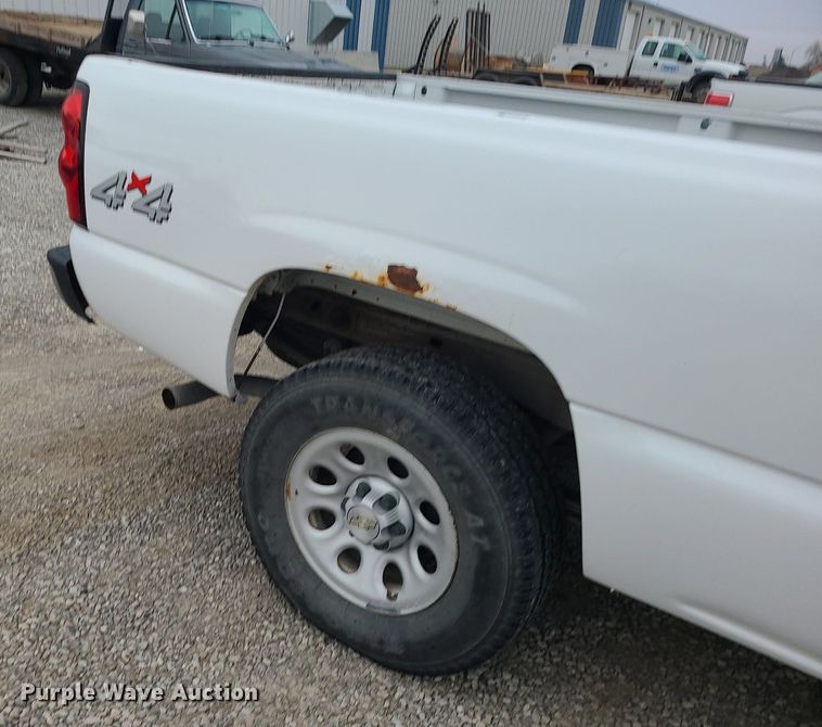 image for item LJ9467 2006 Chevrolet Silverado 1500 pickup truck