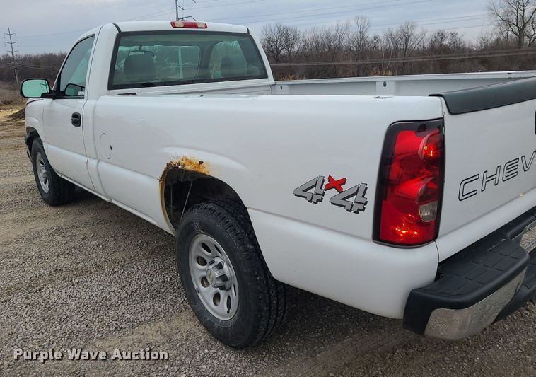 image for item LJ9467 2006 Chevrolet Silverado 1500 pickup truck