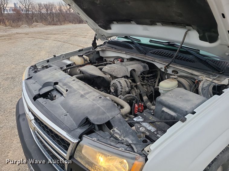 image for item LJ9467 2006 Chevrolet Silverado 1500 pickup truck