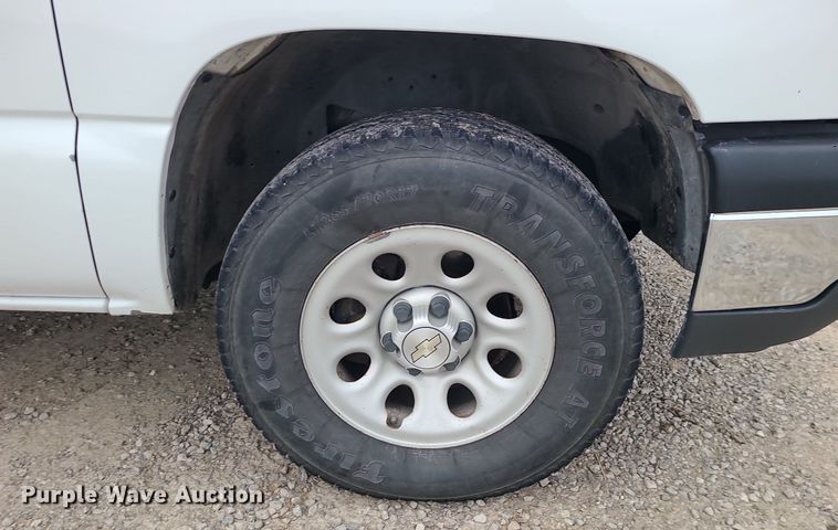image for item LJ9467 2006 Chevrolet Silverado 1500 pickup truck