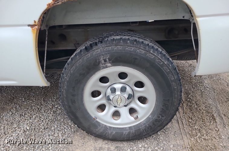 image for item LJ9467 2006 Chevrolet Silverado 1500 pickup truck