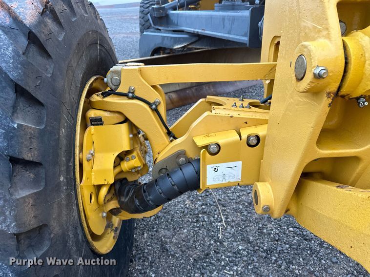 image for item LK9738 2013 John Deere  772G motor grader