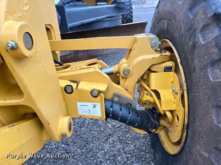 image for item LK9738 2013 John Deere  772G motor grader