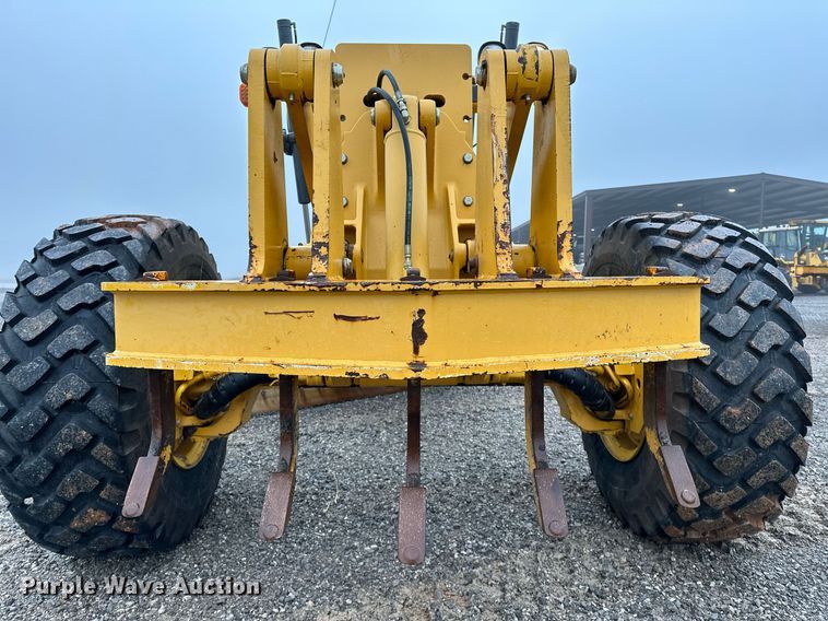 image for item LK9738 2013 John Deere  772G motor grader