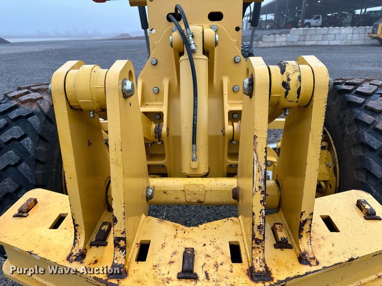 image for item LK9738 2013 John Deere  772G motor grader