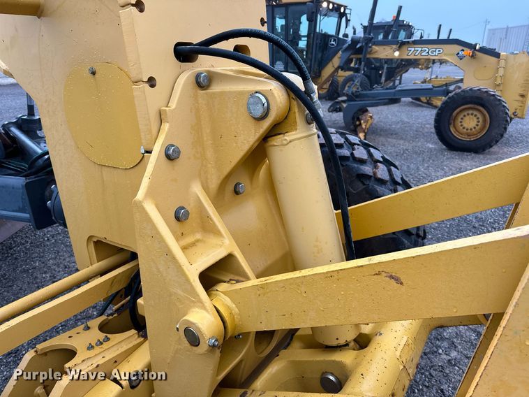 image for item LK9738 2013 John Deere  772G motor grader