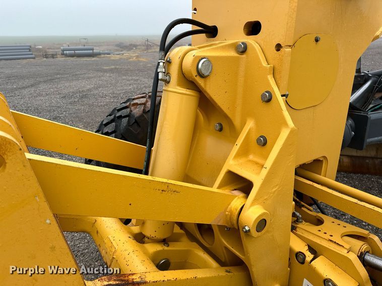 image for item LK9738 2013 John Deere  772G motor grader