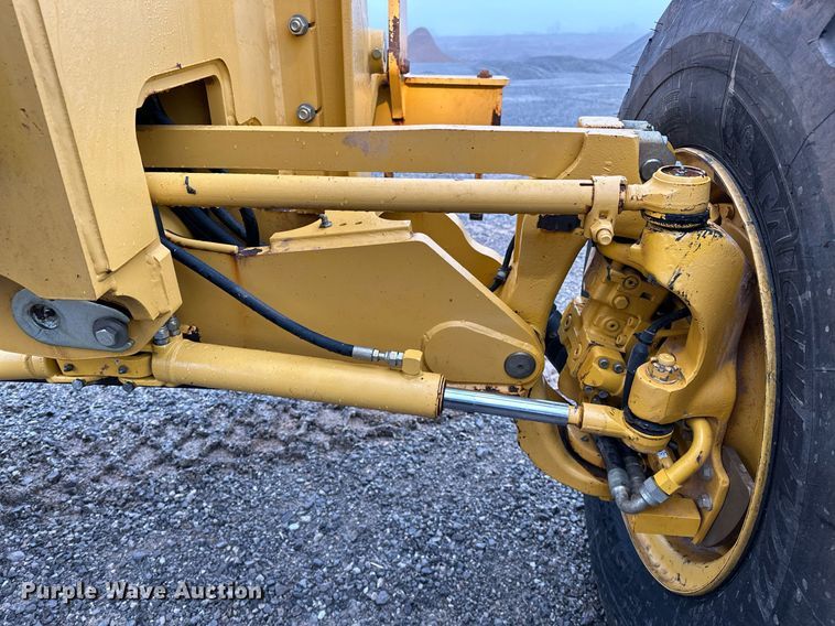 image for item LK9738 2013 John Deere  772G motor grader