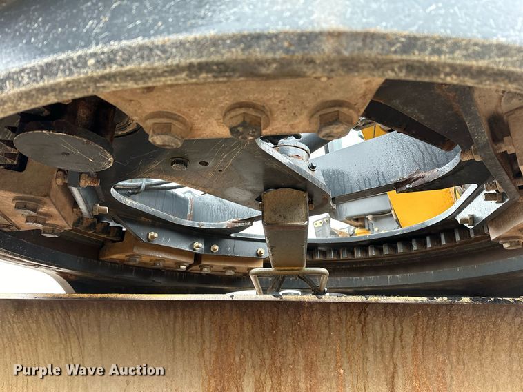 image for item LK9738 2013 John Deere  772G motor grader