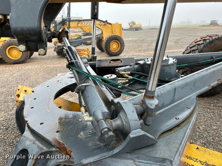 image for item LK9738 2013 John Deere  772G motor grader