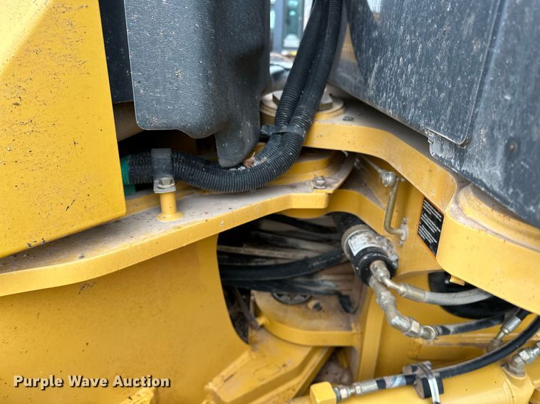 image for item LK9738 2013 John Deere  772G motor grader