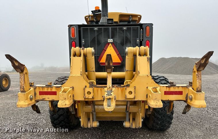 image for item LK9738 2013 John Deere  772G motor grader