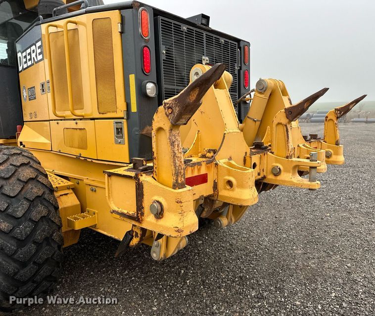 image for item LK9738 2013 John Deere  772G motor grader