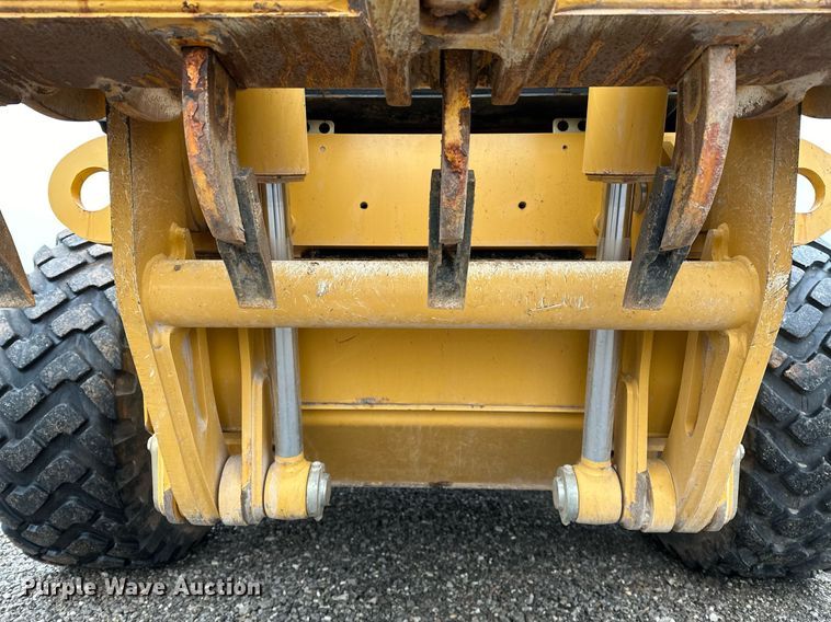 image for item LK9738 2013 John Deere  772G motor grader