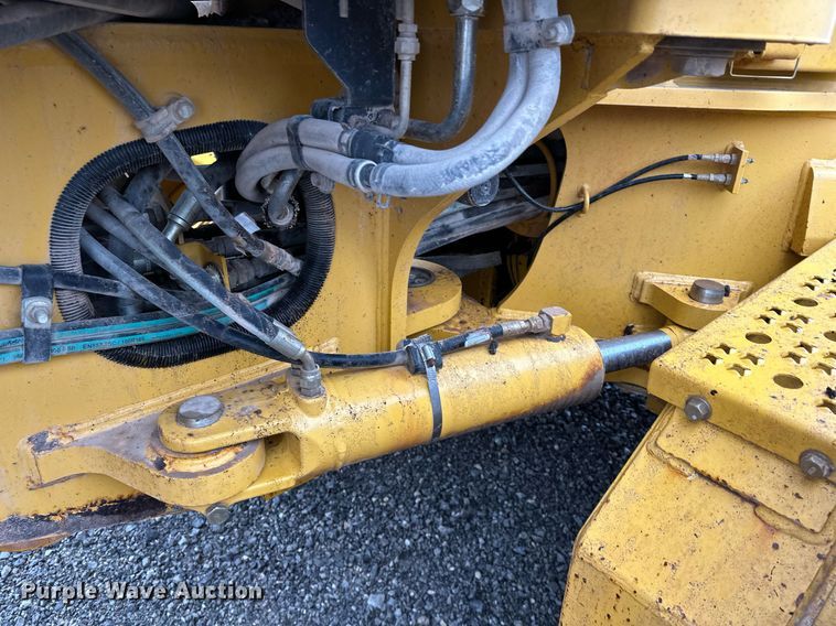 image for item LK9738 2013 John Deere  772G motor grader