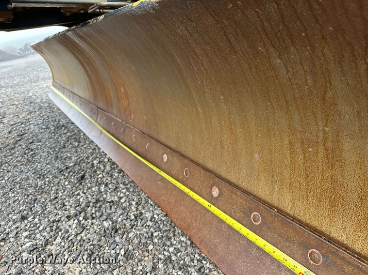 image for item LK9738 2013 John Deere  772G motor grader