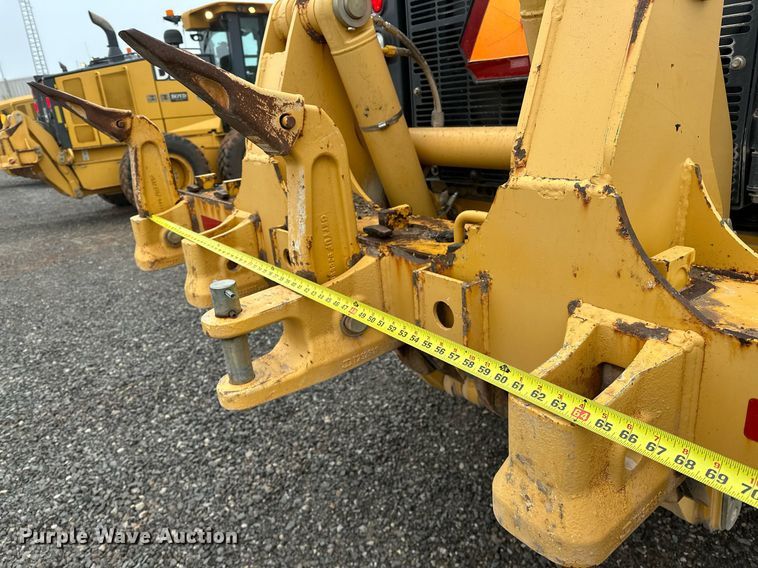 image for item LK9738 2013 John Deere  772G motor grader