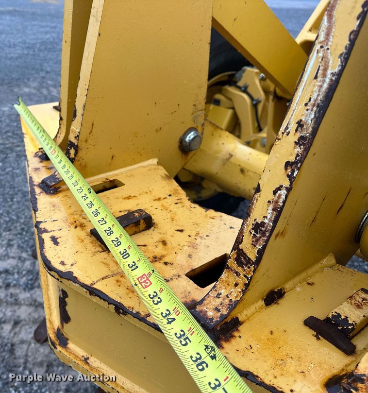 image for item LK9738 2013 John Deere  772G motor grader